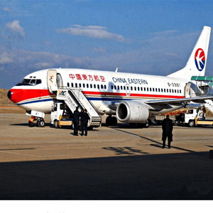松原查干湖空运公司航空快运业稳步发展的原因是什么？